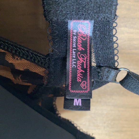 Relist 12/7 padded bust sheer animal print w lace detail & cut outs size M - Picture 16 of 17